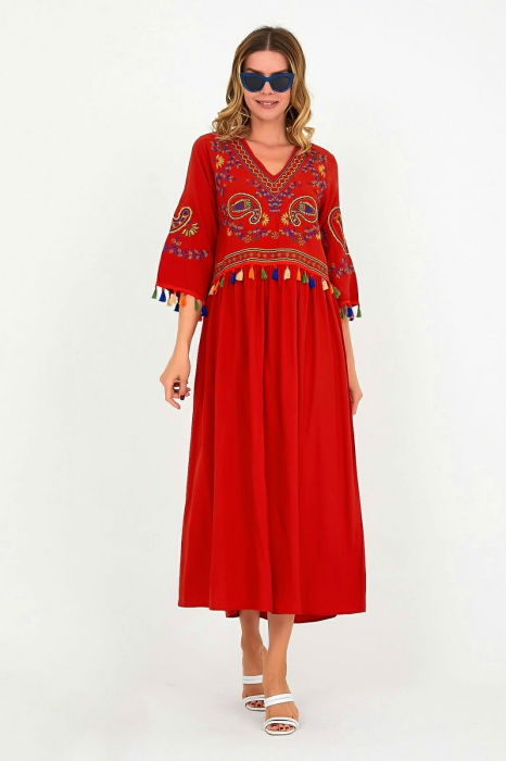 Rochie rosie cu broderie si ciucurasi, din vascoza