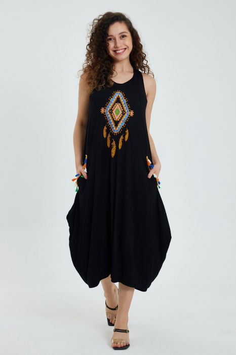 Rochie neagra fara maneci, cu broderie, din tricot de vascoza [1]