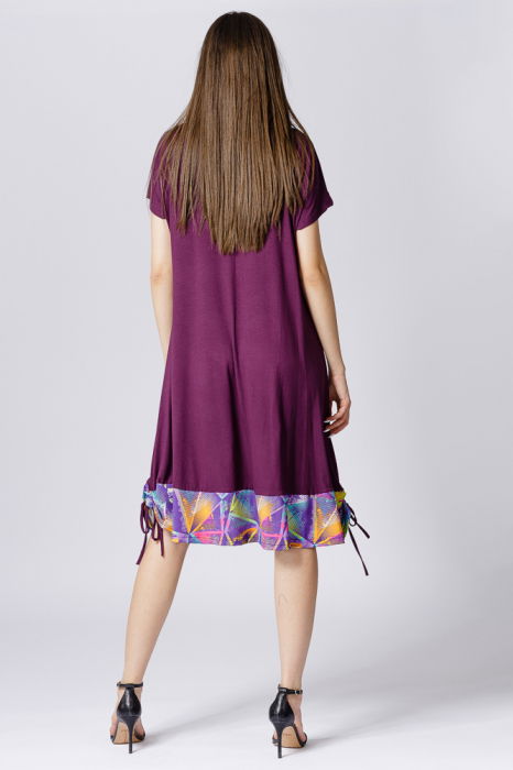 Rochie mov din vascoza cu volan imprimeu geometric si sireturi laterale [4]