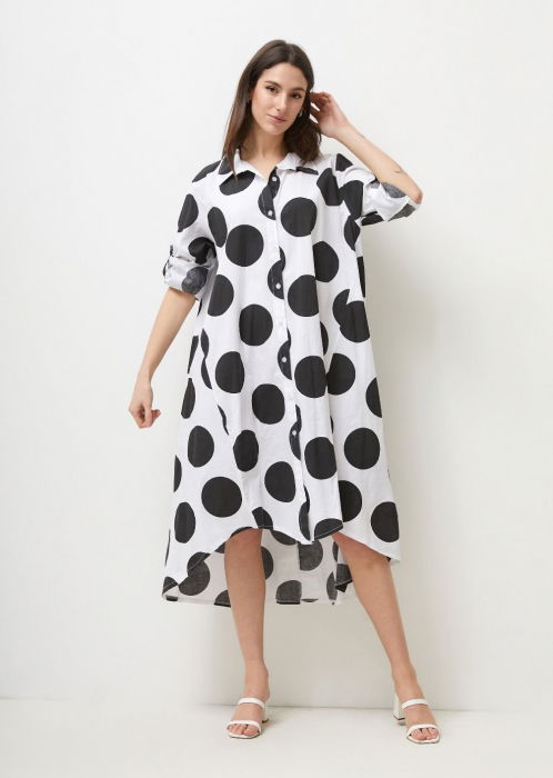Rochie camasa A-line, alba cu buline negre din tesatura fina de bumbac