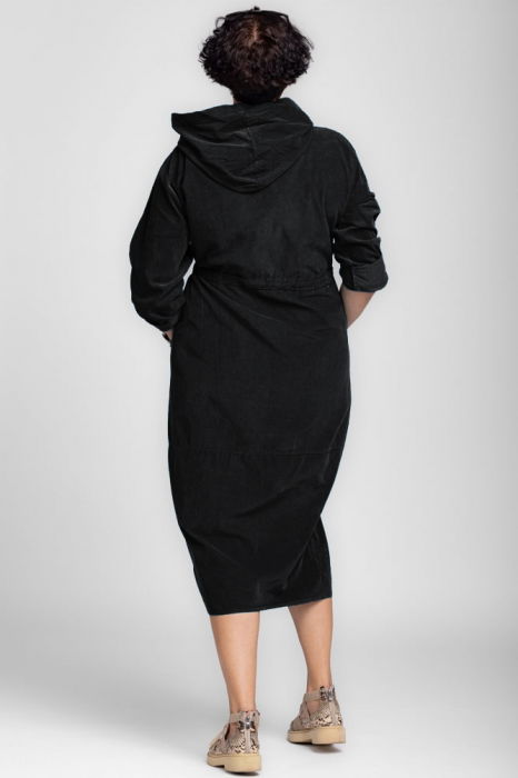 Rochie camasa din catifea reiata cu gluga si siret in talie, neagra [3]