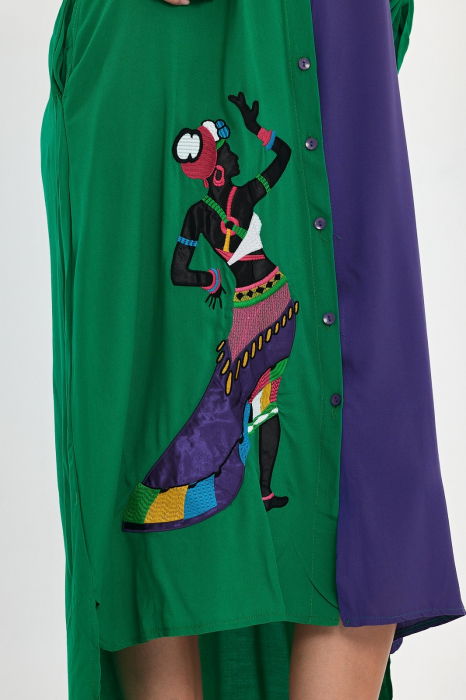 Rochie camasa oversize verde-mov cu broderie silueta fata africana, din vascoza [7]
