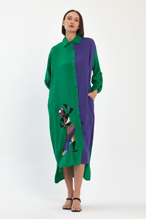 Rochie camasa oversize verde-mov cu broderie silueta fata africana, din vascoza [2]