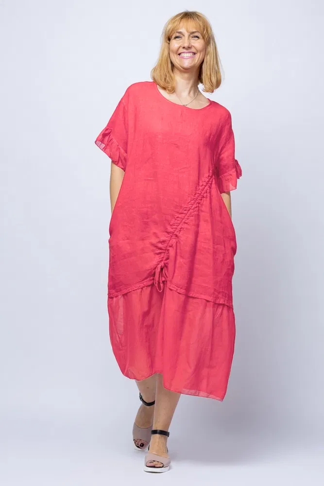 Rochie casual corai din in, cu siret oblic si volan la maneci