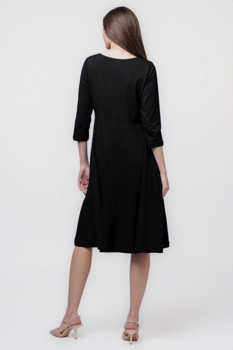 Rochie clos, taiata in talie, cu buzunare ascunse, din bumbac, negru cu imprimeu floare stilizata [3]