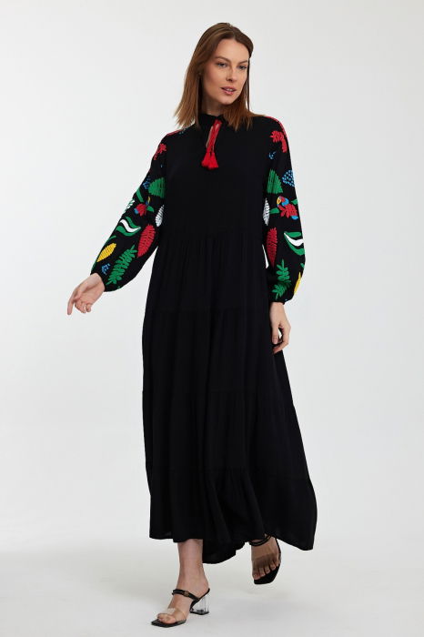 Rochie neagra cu imprimeu cauciucat cu papagali si maneci bufante, din vascoz [9]