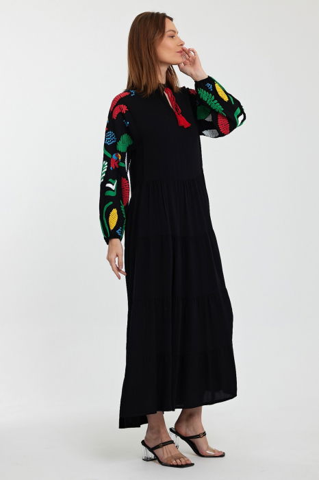 Rochie neagra cu imprimeu cauciucat cu papagali si maneci bufante, din vascoz [6]