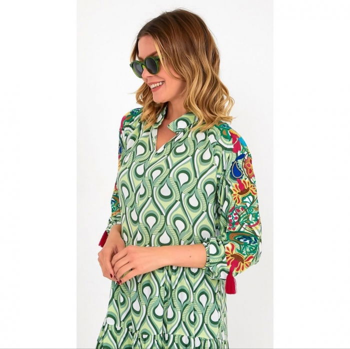 Rochie cu volane si broderie pe maneci, din vascoza, imprimeu verde [3]