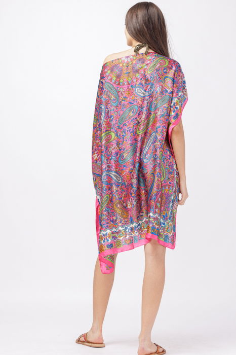 Rochie de plaja tip poncho din matase cu imprimeu paisley pe fond fucsia [3]