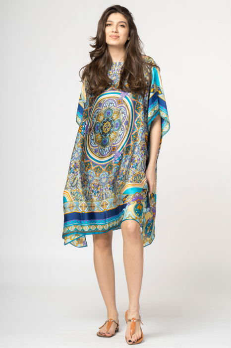 Rochie de plaja tip poncho din matase cu mandala centrala pe fond albastru [2]