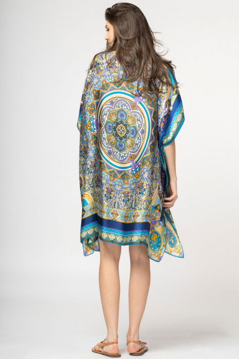 Rochie de plaja tip poncho din matase cu mandala centrala pe fond albastru [3]