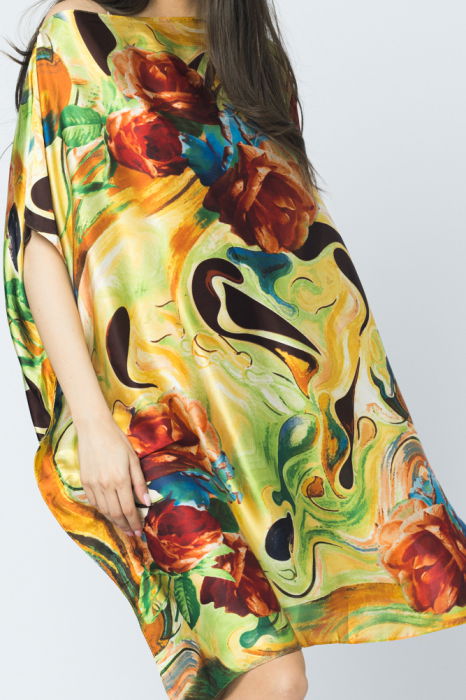 Rochie de plaja tip poncho din matase cu trandafiri pe fond galben [2]