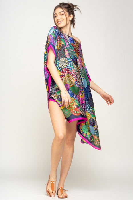Rochie de plaja tip poncho din matase imprimat cu mandale multicolore cu fucsia si bleumarin pe margine [2]