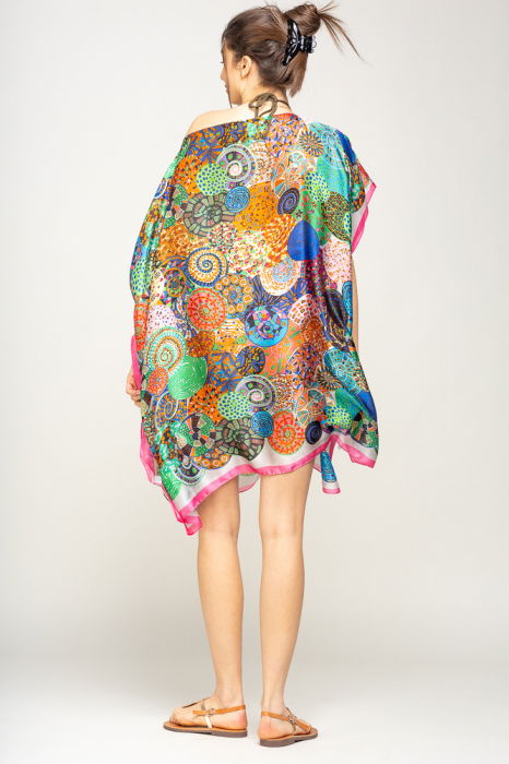 Rochie de plaja tip poncho din matase imprimat cu mandale multicolore cu roz si alb pe margine [3]