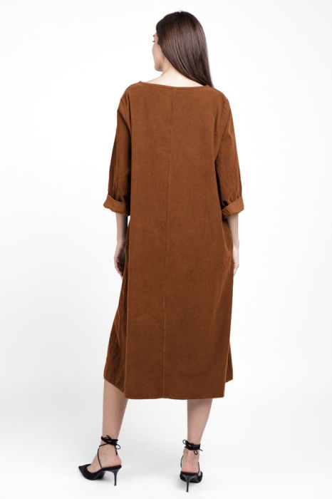 Rochie din catifea reiata, cu nasturi mari de lemn pe piept, coniac [4]