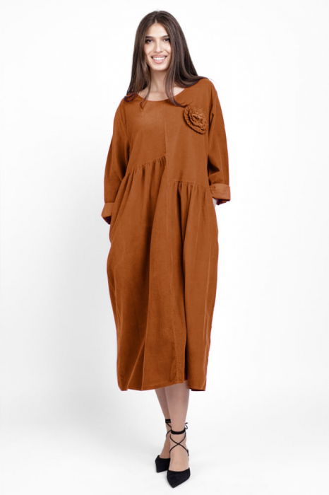 Rochie din catifea reiata, cu taieturi asimetrice si floare aplicata, caramizie [2]