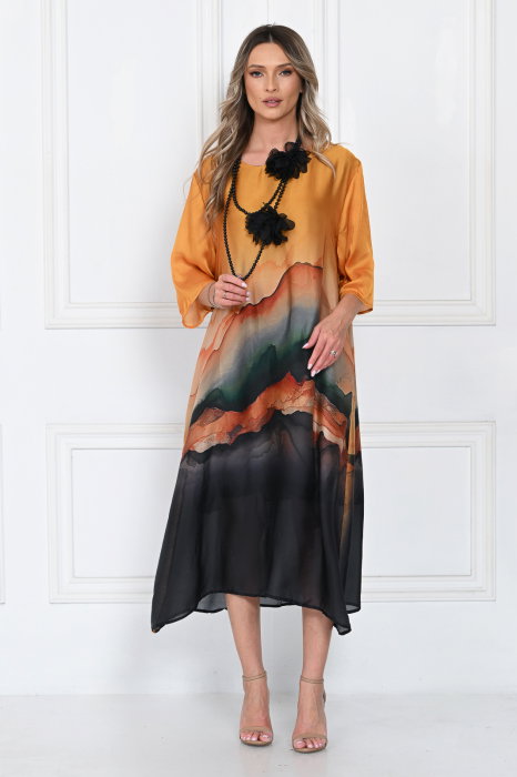 Rochie eleganta satinata A-line cu imprimeu artistic si croi lejer fluid, auriu-caramel-negru