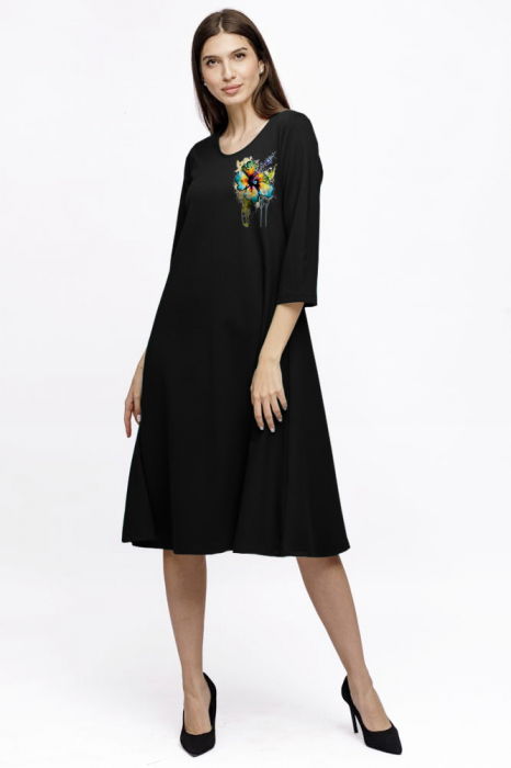 Rochie Eva midi neagra A line din tricot de vascoza si decolteu rotund, imprimeu floare la piept [1]