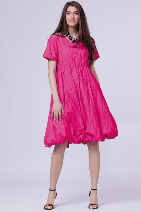 Rochie gogosar din vascoza creponata, taiata in talie, fucsia