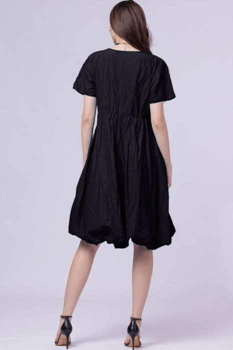 Rochie gogosar din vascoza creponata, taiata in talie, neagra [3]
