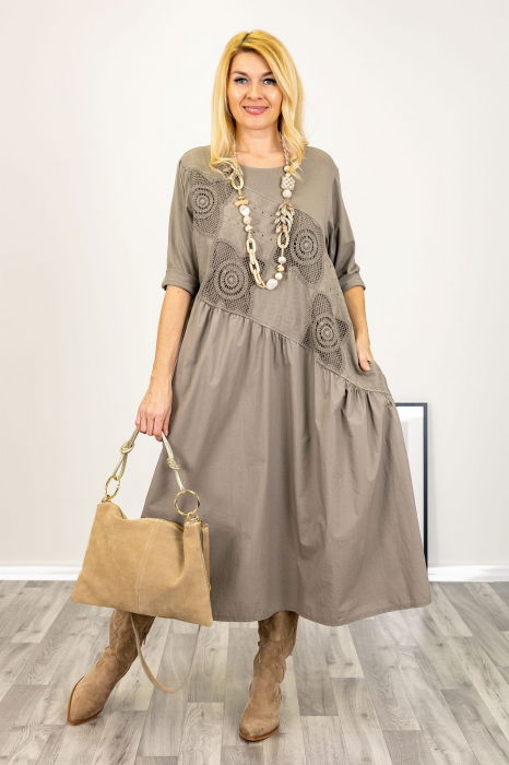 Rochie bej inchis oversize, cu taietura oblica si broderie, din poplin si jerseu [2]