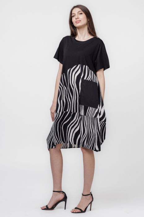 Rochie lalea cu talie oblica si imprimeu dungi oblice alb-negru [2]