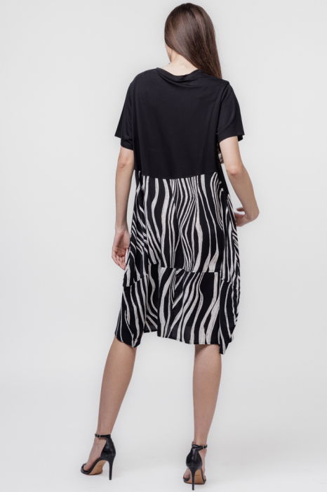 Rochie lalea cu talie oblica si imprimeu dungi oblice alb-negru [3]