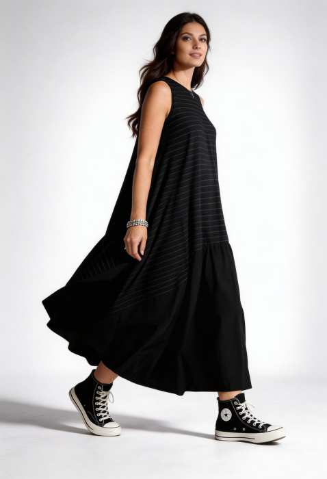 Rochie neagra cu dungi fine oversized cu volum arhitectural – stil urban chic [2]