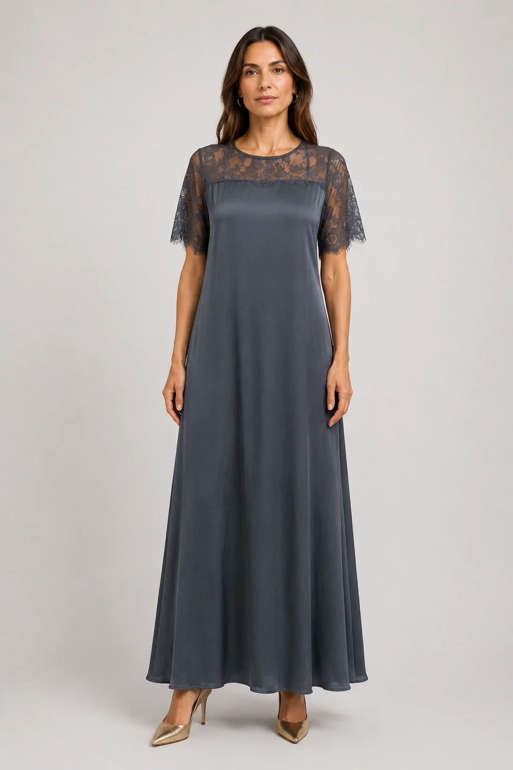 Rochie maxi A-line din satin matase si vascoza, insertii din dantela si croi fluid, gri