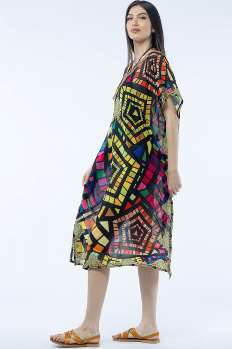 Rochie lunga de plaja tip poncho cu motive geometrice pe fond negru [2]