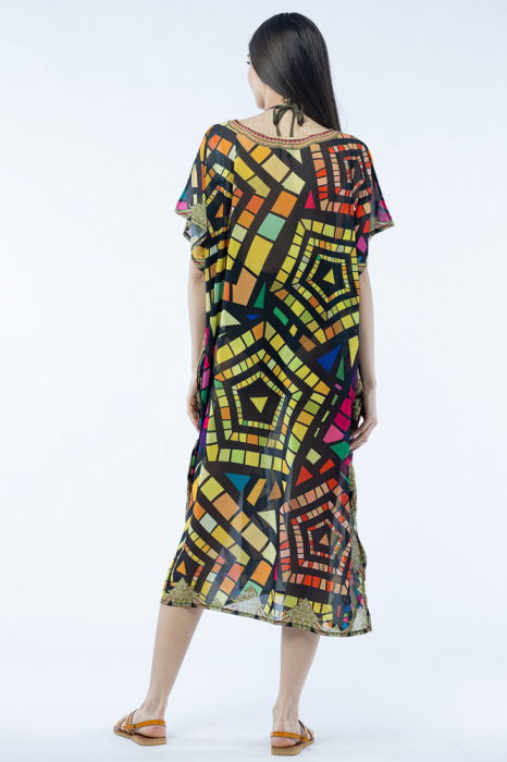 Rochie lunga de plaja tip poncho cu motive geometrice pe fond negru [3]