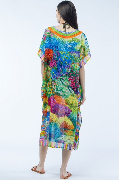 Rochie lunga de plaja tip poncho cu imprimeu dupa un peisaj campenesc cu gradini inflorite [3]