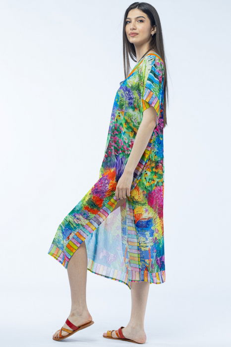 Rochie lunga de plaja tip poncho cu imprimeu dupa un peisaj campenesc cu gradini inflorite [2]