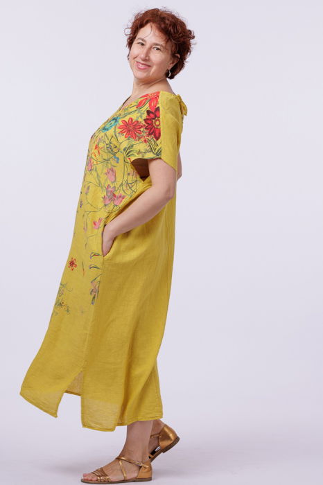 Rochie lunga din in cu imprimeu pictural floral si funda pe spate, pe fond galben [2]