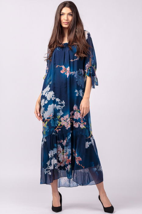 Rochie lunga din matase si vascoza, cu imprimeu flori de cires pe fond bleumarin