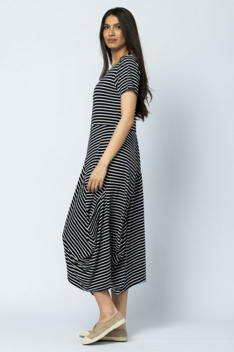 Rochie lunga in colturi, din tricot de vascoza, dungi bleumarin-alb