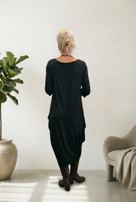 Rochie lunga neagra cu colturi laterale, croiala lejera si design minimalist din vascoza [2]