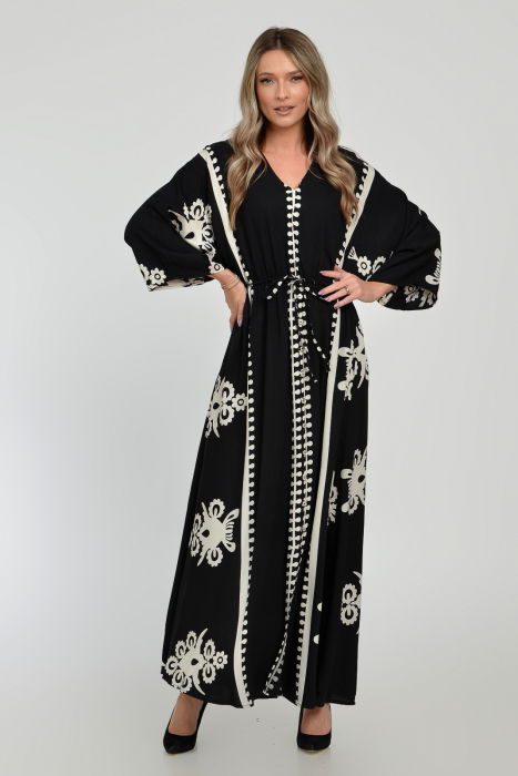 Rochie lunga, neagra, cu elastic in talie si imprimeu decoativ alb, din vascoza