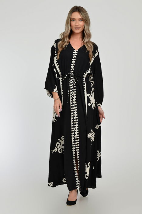 Rochie lunga, neagra, cu elastic in talie si imprimeu decoativ alb, din vascoza [9]