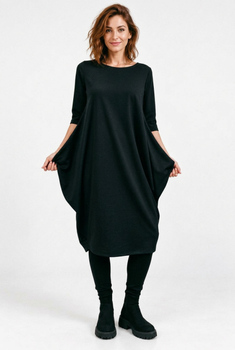 Rochie lunga neagra cu colturi laterale, croiala lejera si design minimalist din vascoza