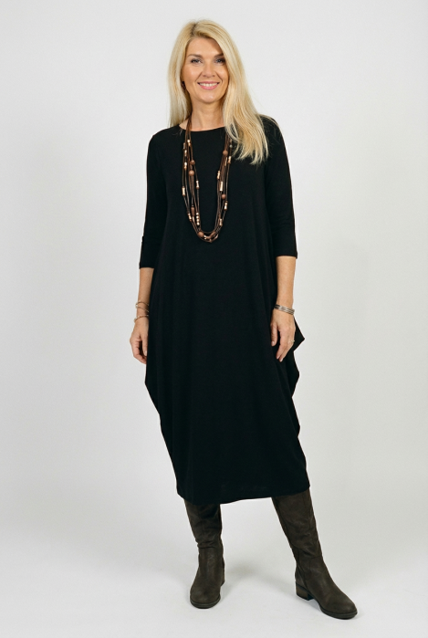 Rochie lunga neagra cu colturi laterale, croiala lejera si design minimalist din vascoza [1]