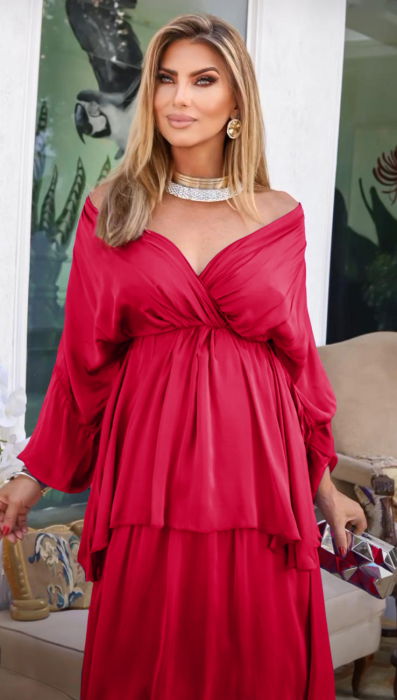 Rochie lunga suprapusa din matase, cu trei volane mari si maneca lunga, fucsia inchis