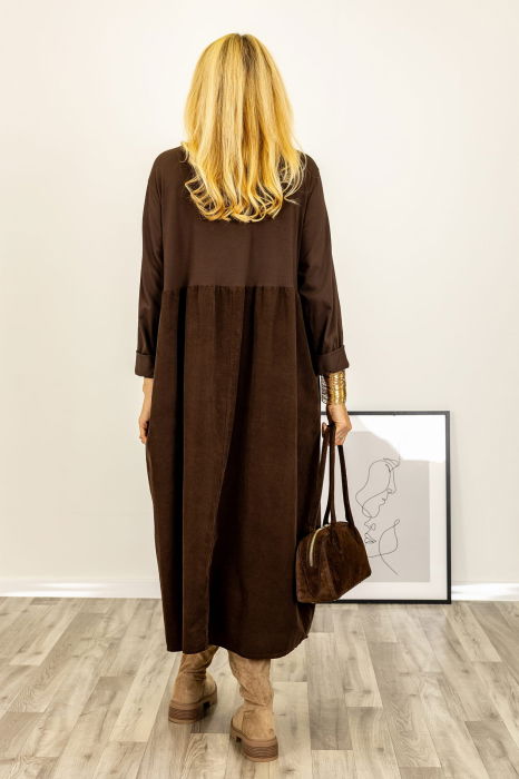 Rochie maro cu taietura oblica si broderie, din catifea reiata si jerseu, oversize [4]