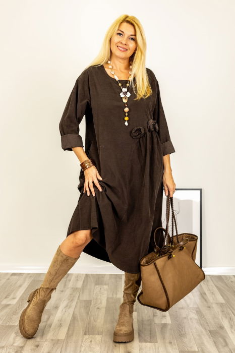 Rochie midi cu taietura oblica si boboci, din catifea reiata maro [2]