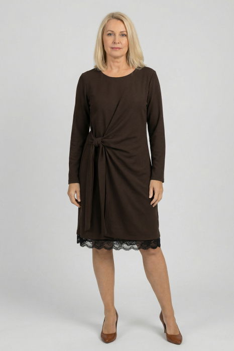 Rochie maro eleganta cu dantela si prindere intr-o parte [1]