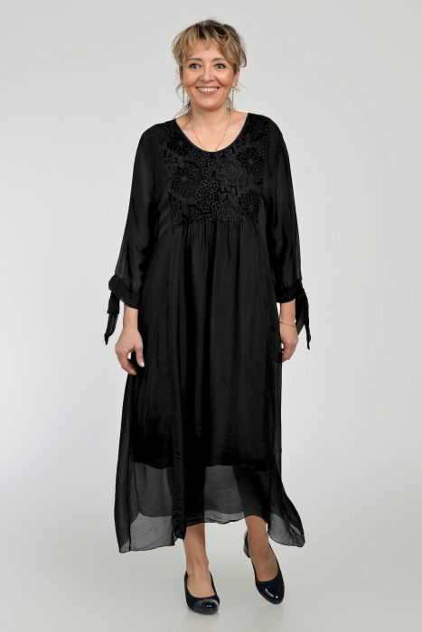 Rochie neagra lunga, din matase si vascoza cu platca din dantela pe fata si pe spate