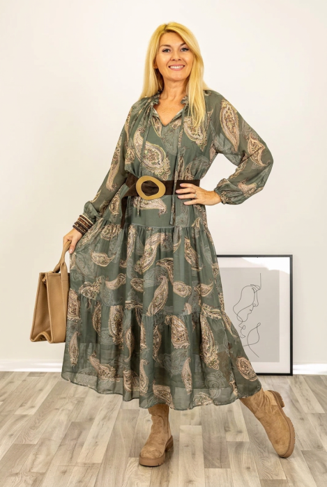 Rochie maxi kaki cu imprimeu paisley, cu volane si maneci vaporoase