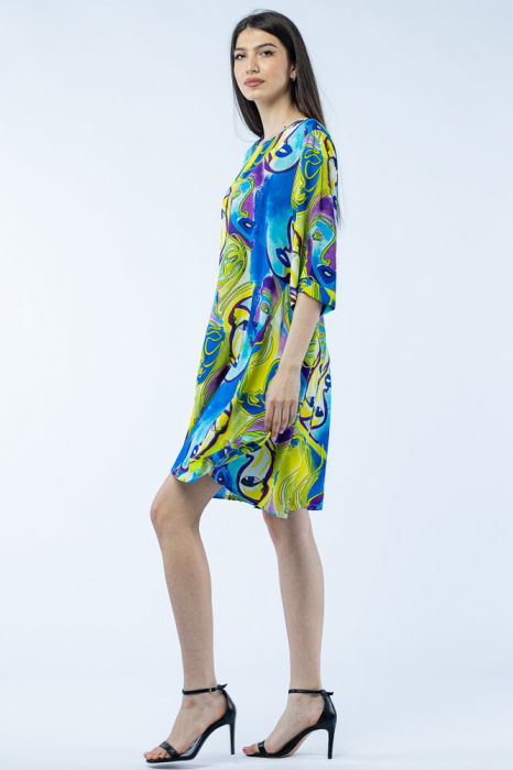 Rochie midi A-line din vascoza cu imprimeu chipuri stilizate, pe fond albastru [2]