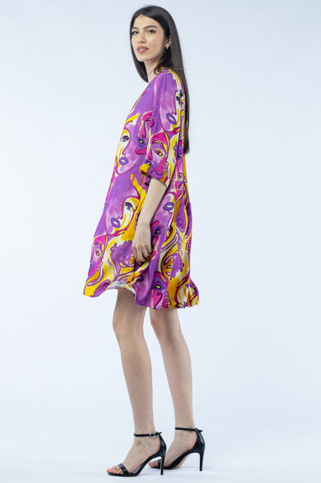 Rochie midi A-line din vascoza cu imprimeu chipuri stilizate, pe fond mov [2]