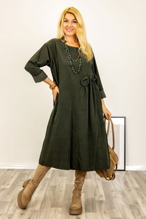 Rochie midi cu taietura oblica si boboci, din catifea reiata kaki